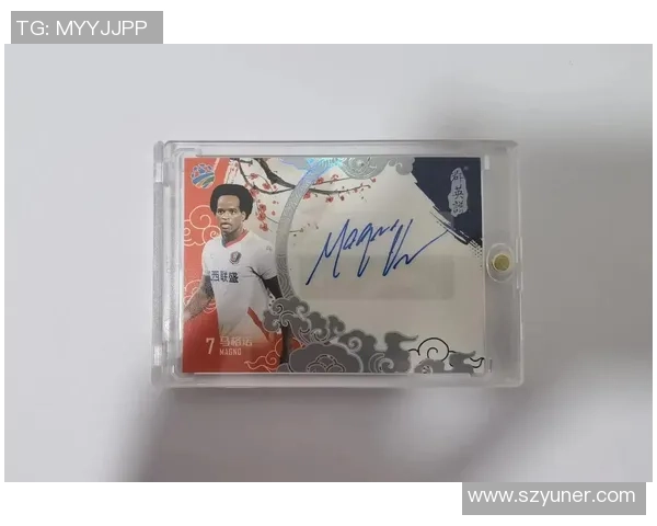 如何将足球球员球星卡巧妙装饰并挂在书包上提升个性魅力