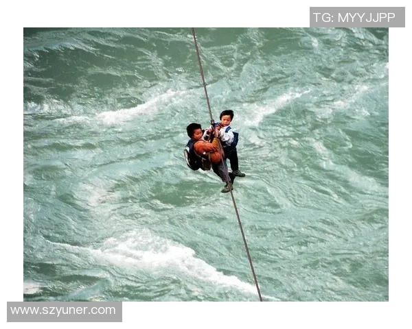 聚焦足球球星职业生涯痛点探寻辉煌背后的艰辛与挑战